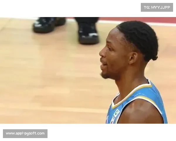 威尔斯空接准绝杀被吹技犯，戏剧性场面引热议。